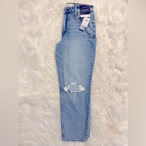 NWT Abercrombie and Fitch women’s Curve Love High Rise Mom jean - Picture 2 of 4